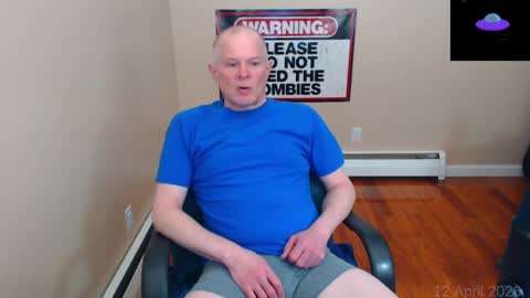 Snapshot of weird_chris chatting on 04-12-26, 06:02 Chris online show from 04-12-26, 06:02