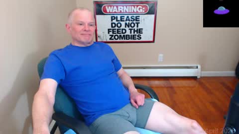 Snapshot of weird_chris chatting on 04-27-26, 12:52 Chris online show from 04-27-26, 12:52