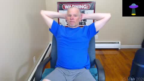 Snapshot of weird_chris chatting on 05-25-26, 07:09 Chris online show from 05-25-26, 07:09