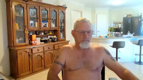 Wellhelloo online show from 05-29-26, 04:54