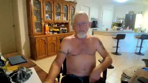Wellhelloo online show from 06-19-26, 06:51