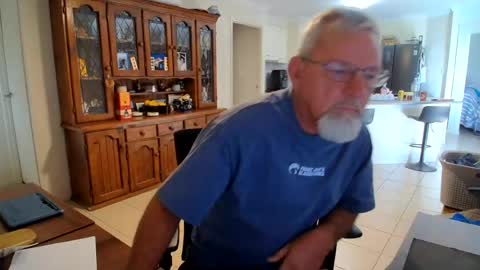 Wellhelloo online show from 06-24-26, 05:17
