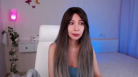 Snapshot of wendifoster chatting on 02-19-25, 06:10 Wendi Foster online show from 02-19-25, 06:10