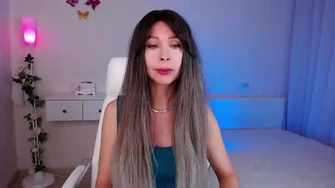 Snapshot of wendifoster chatting on 11-11-25, 06:41 Wendi Foster online show from 11-11-25, 06:41