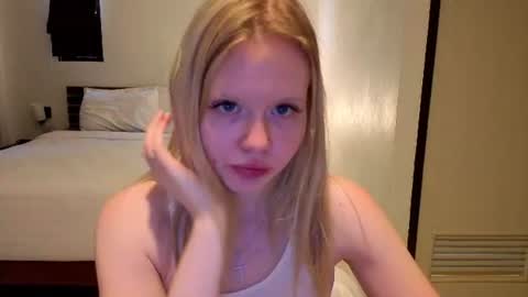 Snapshot of wendy_228 chatting on 06-17-26, 05:10 Wendy online show from 06-17-26, 05:10