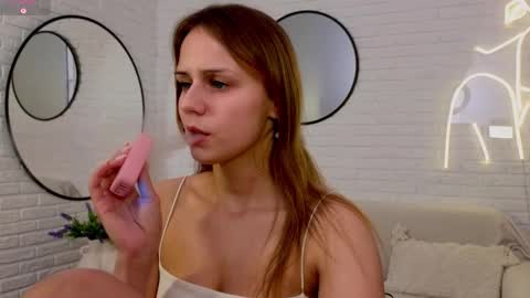 Snapshot of wendy__doll chatting on 02-19-26, 09:22 Im Wendy online show from 02-19-26, 09:22