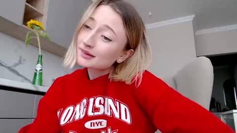 Daisy    online show from 06-22-26, 02:14