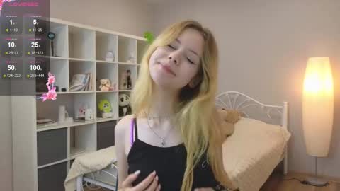 Snapshot of wendy_cutiex chatting on 09-29-25, 04:23 Wendy online show from 09-29-25, 04:23