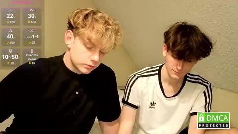 Snapshot of wesides chatting on 11-17-25, 09:09 Dima and Alex online show from 11-17-25, 09:09