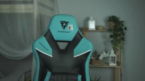 little girl who is always rightLisa online show from 11-18-25, 01:11