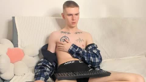 Snapshot of wesleyross chatting on 12-29-24, 02:49 Wes online show from 12-29-24, 02:49