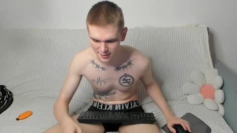 Snapshot of wesleyross chatting on 01-11-25, 08:21 Wes online show from 01-11-25, 08:21