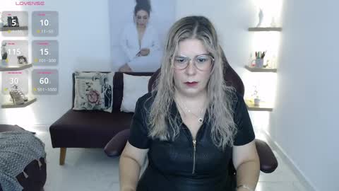 Snapshot of wet_liss chatting on 06-07-26, 05:38 Diva online show from 06-07-26, 05:38