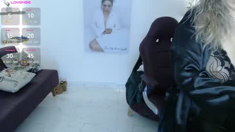 Snapshot of wet_liss chatting on 07-12-26, 03:58 Diva online show from 07-12-26, 03:58