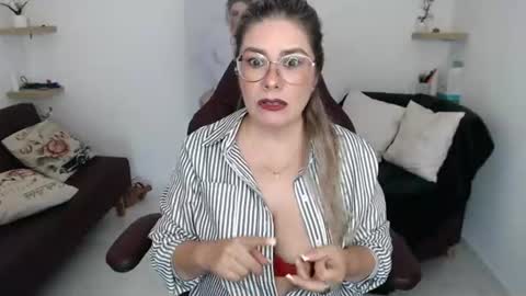 Snapshot of wet_liss chatting on 07-13-26, 06:00 Diva online show from 07-13-26, 06:00