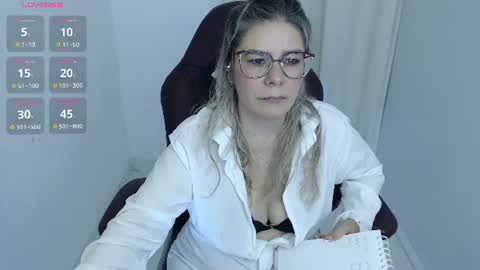 Snapshot of wet_liss chatting on 07-19-26, 06:22 Diva online show from 07-19-26, 06:22