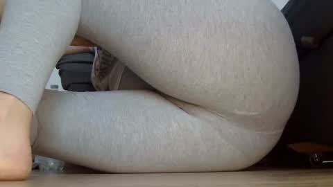 wet_pants2022 online show from 10-24-25, 01:29