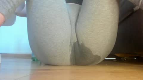 wet_pants2022 online show from 07-06-26, 11:07