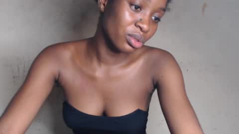 Snapshot of wet_pussy200 chatting on 06-13-26, 10:02 Bella online show from 06-13-26, 10:02