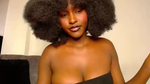 Snapshot of wet_wife_material chatting on 02-09-25, 12:41 Macey online show from 02-09-25, 12:41