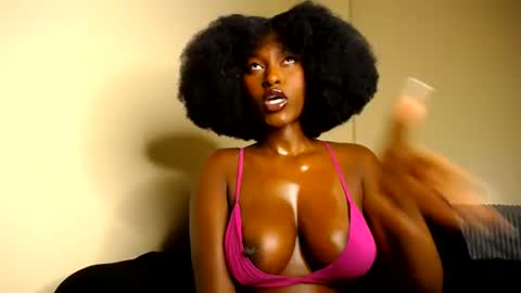 Snapshot of wet_wife_material chatting on 07-31-26, 10:09 Macey online show from 07-31-26, 10:09