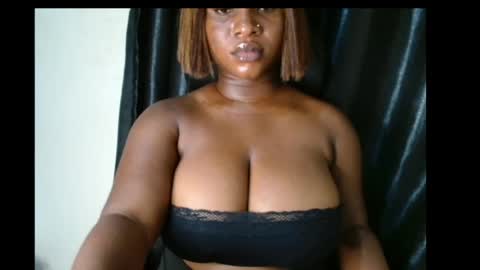 Snapshot of wet_xxpussy55 chatting on 06-13-26, 12:19 Sonia online show from 06-13-26, 12:19