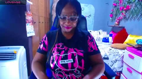 Snapshot of wethotass chatting on 01-12-25, 11:26 gina online show from 01-12-25, 11:26