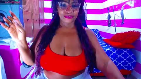 Snapshot of wethotass chatting on 02-17-25, 01:04 gina online show from 02-17-25, 01:04