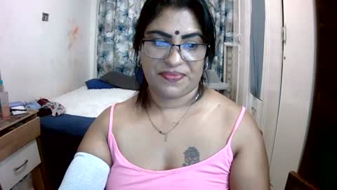 Snapshot of wetindian1971 chatting on 06-26-26, 08:13 kavita online show from 06-26-26, 08:13
