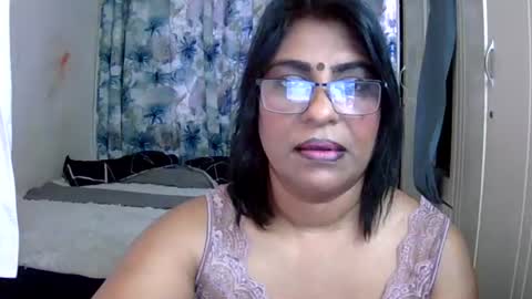Snapshot of wetindian1971 chatting on 07-25-26, 10:35 kavita online show from 07-25-26, 10:35
