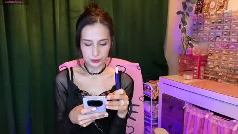 Snapshot of whats_her_name chatting on 05-29-26, 01:25 Victoria Maria online show from 05-29-26, 01:25