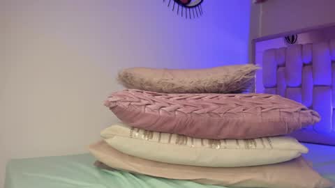 Sara  online show from 04-13-26, 08:03