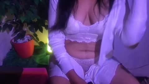 Snapshot of whisperingfire chatting on 10-28-25, 09:35 Mel online show from 10-28-25, 09:35