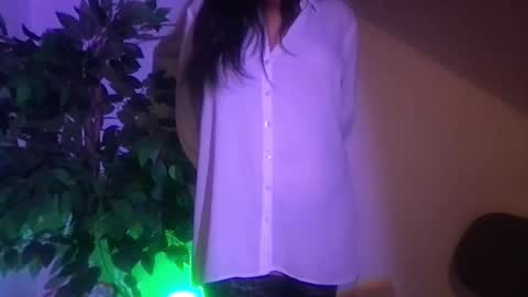 Snapshot of whisperingfire chatting on 10-28-25, 09:39 Mel online show from 10-28-25, 09:39