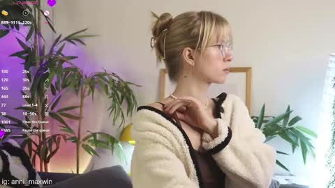 Snapshot of whiteanni chatting on 02-20-25, 02:40 Anita online show from 02-20-25, 02:40