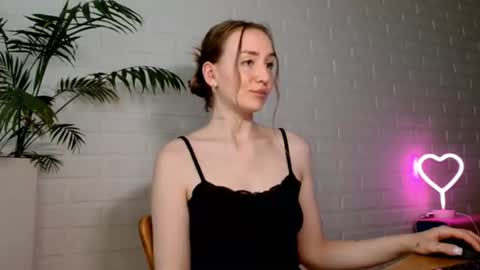 Snapshot of whiteprincessluna chatting on 07-17-26, 01:40 You wont find me here on Saturdays and Sundays online show from 07-17-26, 01:40
