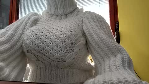 Snapshot of whitesweater chatting on 09-18-25, 06:48 whitesweater online show from 09-18-25, 06:48