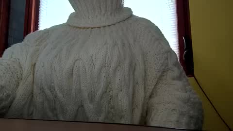 Snapshot of whitesweater chatting on 10-28-25, 07:01 whitesweater online show from 10-28-25, 07:01