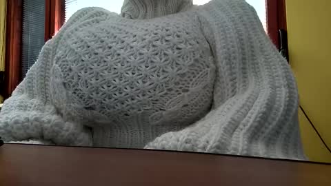 Snapshot of whitesweater chatting on 10-29-25, 08:16 whitesweater online show from 10-29-25, 08:16