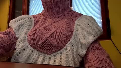 Snapshot of whitesweater chatting on 11-18-25, 06:29 whitesweater online show from 11-18-25, 06:29