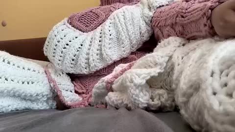 Snapshot of whitesweater chatting on 03-09-26, 06:28 whitesweater online show from 03-09-26, 06:28