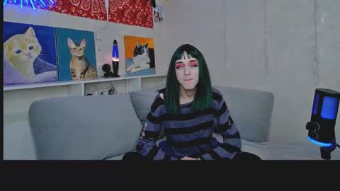 Snapshot of whoalexxa chatting on 11-17-25, 12:22 Alexa online show from 11-17-25, 12:22
