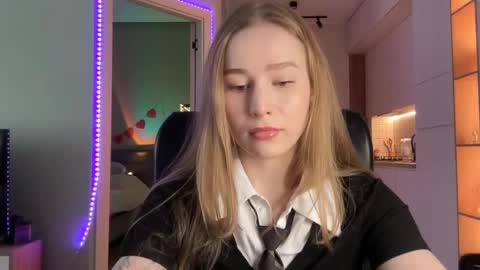 Snapshot of whoisalisa chatting on 12-13-24, 06:42 Alisa online show from 12-13-24, 06:42