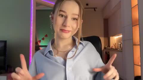 Snapshot of whoisalisa chatting on 12-14-24, 06:46 Alisa online show from 12-14-24, 06:46