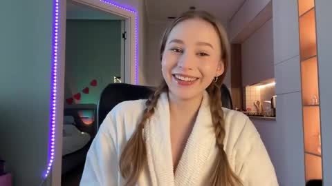 Snapshot of whoisalisa chatting on 12-15-24, 06:29 Alisa online show from 12-15-24, 06:29