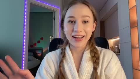 Snapshot of whoisalisa chatting on 12-15-24, 09:35 Alisa online show from 12-15-24, 09:35