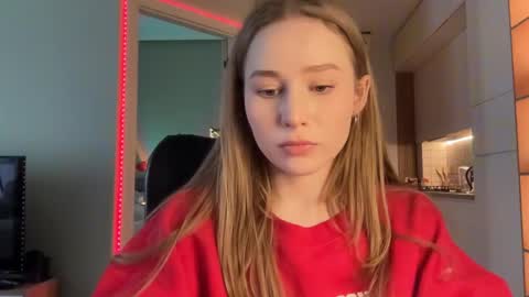 Snapshot of whoisalisa chatting on 12-19-24, 10:02 Alisa online show from 12-19-24, 10:02