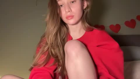 Snapshot of whoisalisa chatting on 12-19-24, 05:50 Alisa online show from 12-19-24, 05:50