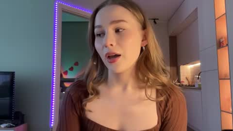 Snapshot of whoisalisa chatting on 12-21-24, 07:35 Alisa online show from 12-21-24, 07:35