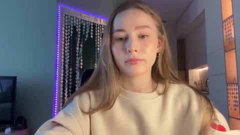 Snapshot of whoisalisa chatting on 01-03-25, 06:44 Alisa online show from 01-03-25, 06:44